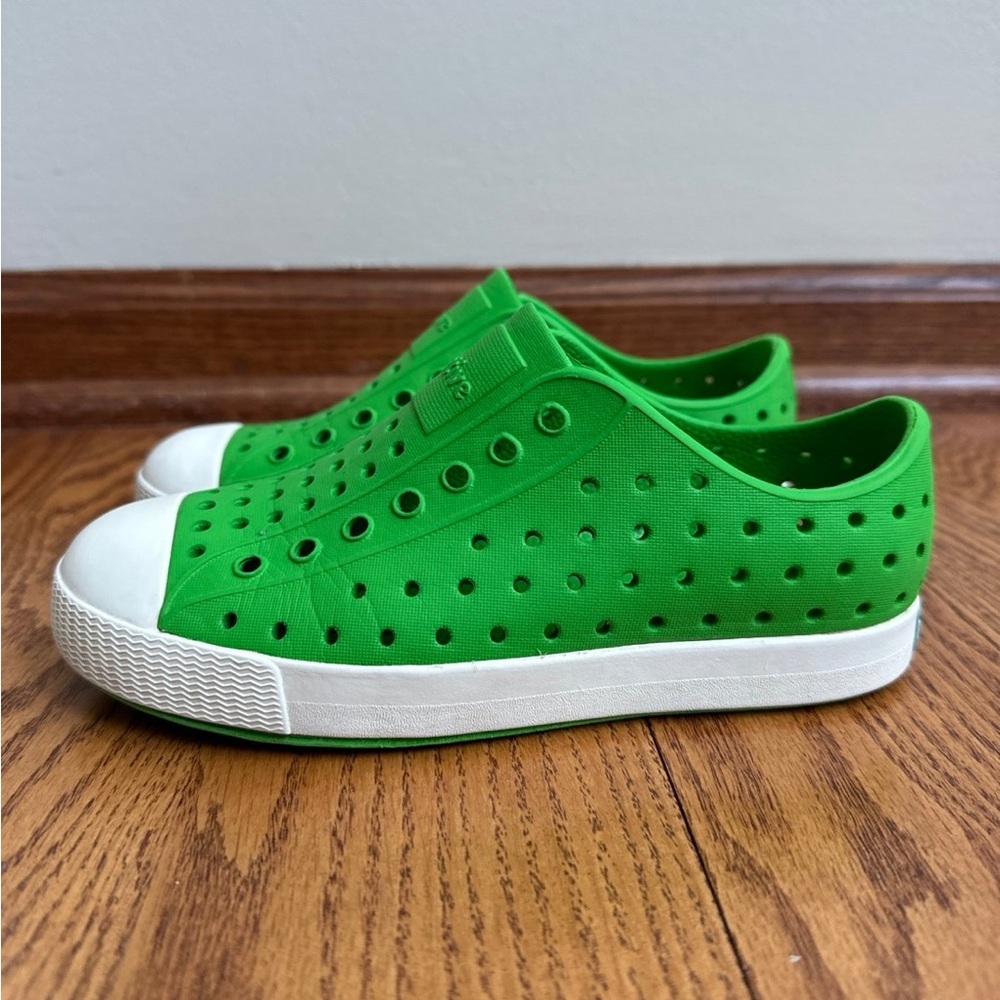 Native Shoes Kids Size 1 Green